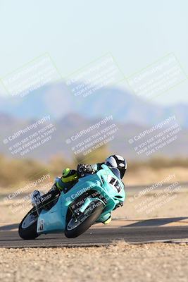 media/Dec-07-2025-CVMA (Sun) [[3e7d2de5dc]]/Race 16-Formula Middleweight/